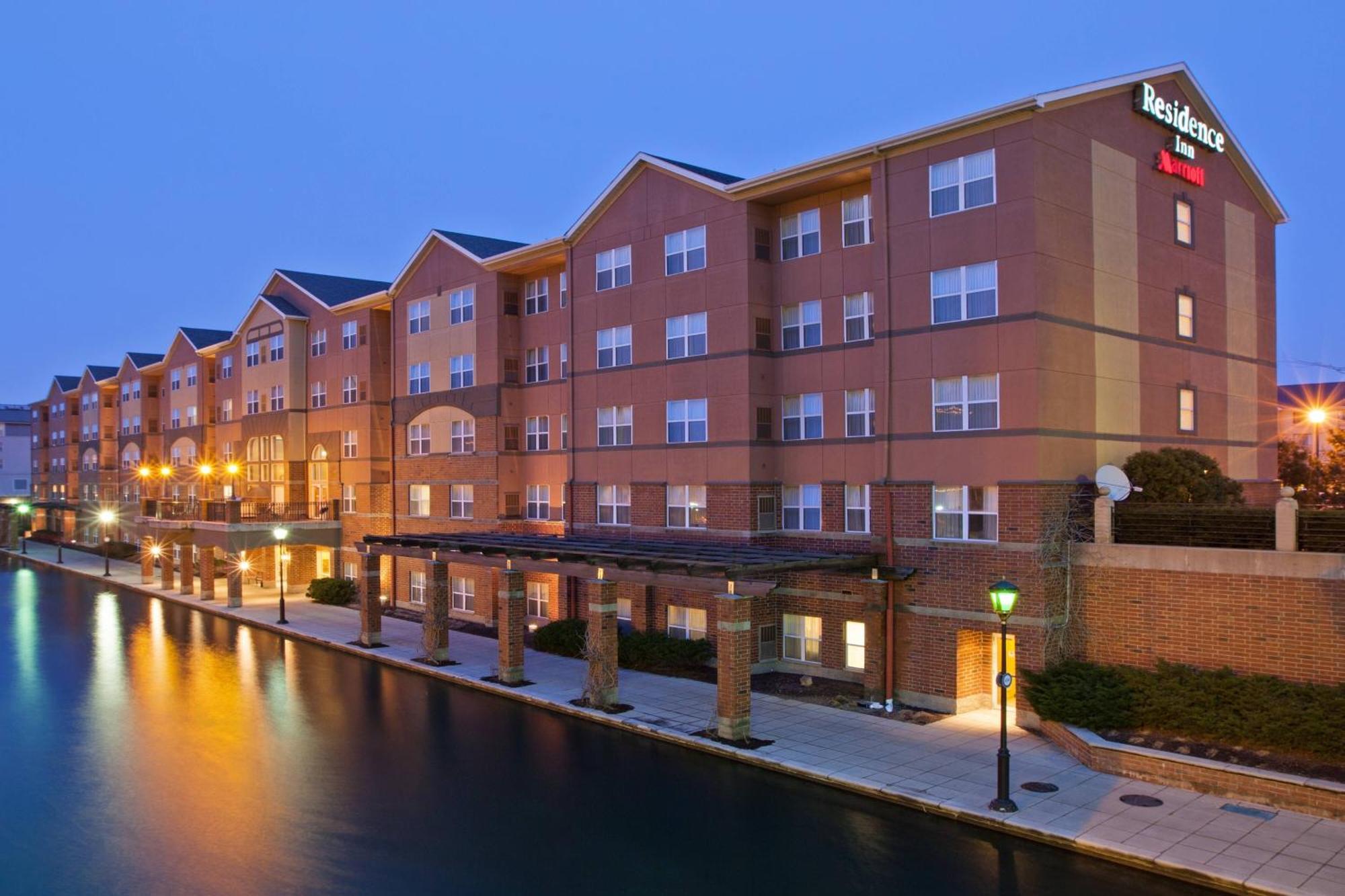 Residence Inn Indianapolis Downtown On The Canal Удобства фото