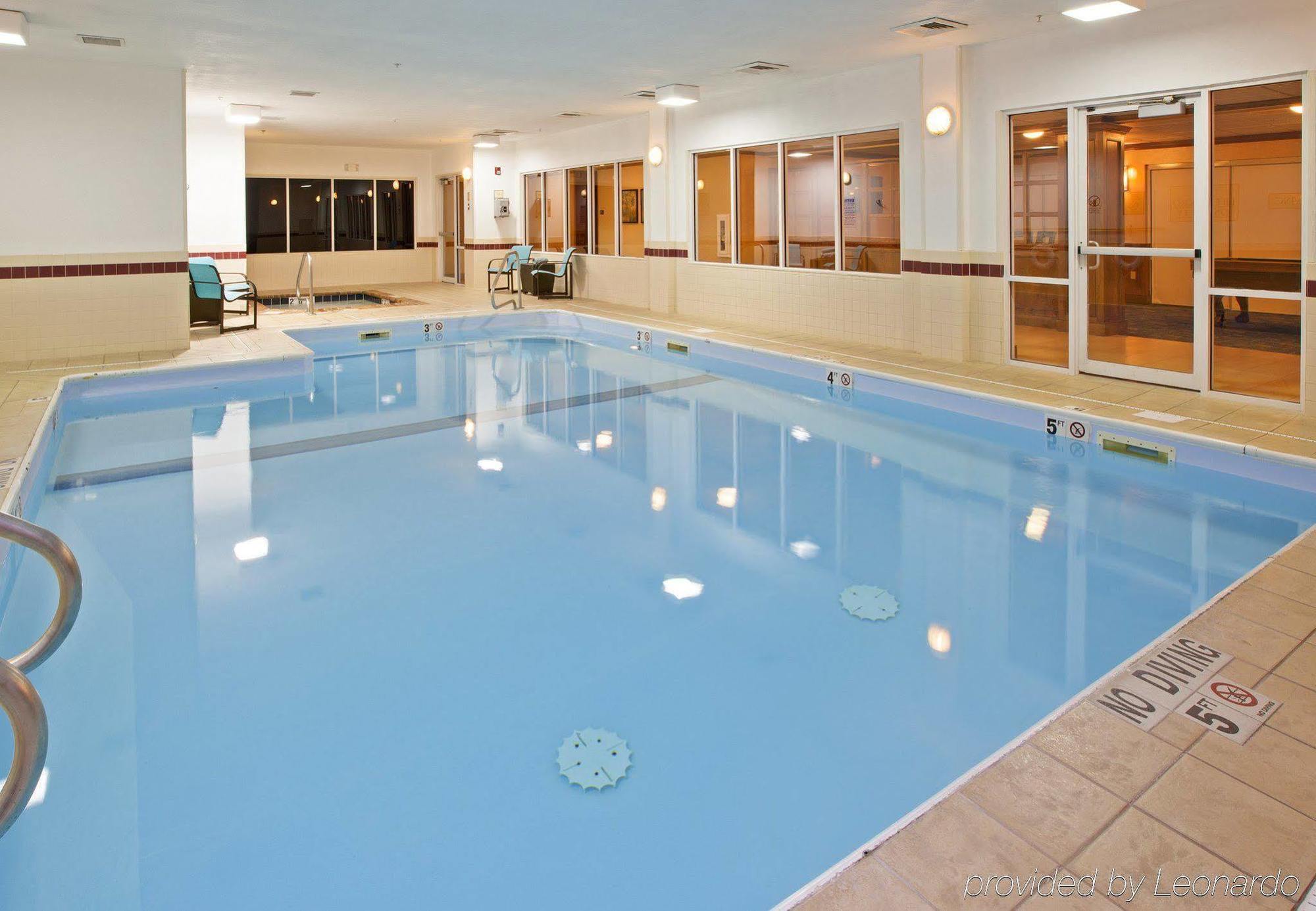 Residence Inn Indianapolis Downtown On The Canal Экстерьер фото